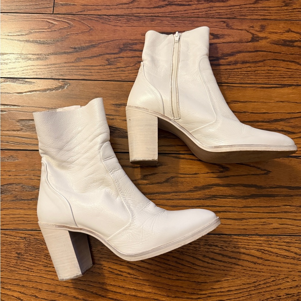 White leather Ankle Boots